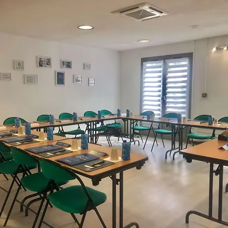Campanile Bourg-en-bresse ~ Отель 3*