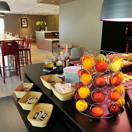 Campanile Bourg-en-bresse ~ Отель 3*